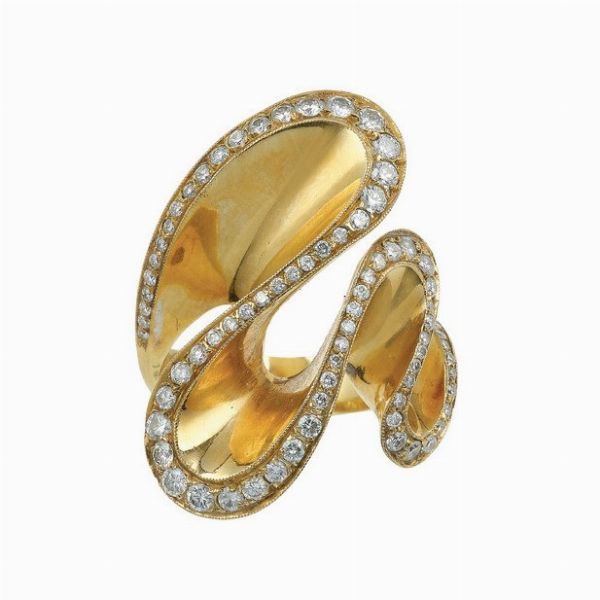 Anello a volute con diamanti  - Asta Fine Jewels - Associazione Nazionale - Case d'Asta italiane