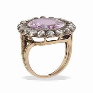 Anello con kunzite e diamanti di vecchio taglio  - Asta Fine Jewels - Associazione Nazionale - Case d'Asta italiane