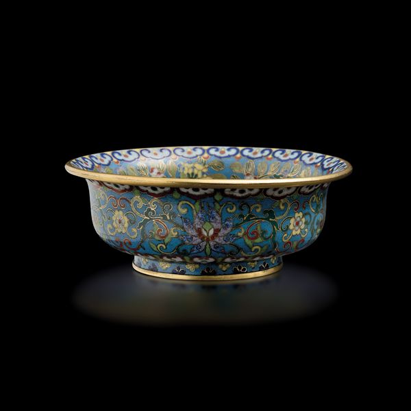 Ciotolina in bronzo cloisonnè a decoro floreale e bordi dorati, Cina, Dinastia Qing, epoca Qianlong (1736-1796)<BR>  - Asta Fine Chinese Works of Art - Associazione Nazionale - Case d'Asta italiane