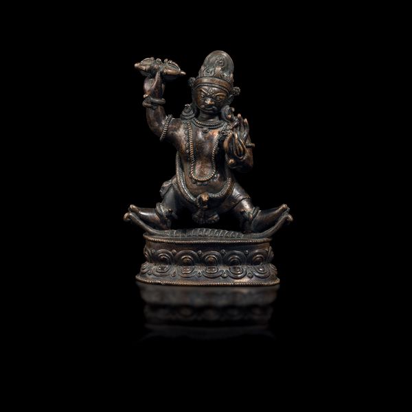 Figura di Vajrapani su fiore di loto in bronzo, Tibet, XV secolo  - Asta Fine Chinese Works of Art - Associazione Nazionale - Case d'Asta italiane