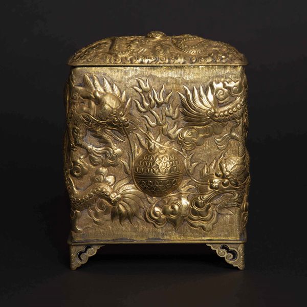 Cofanetto in bronzo dorato con figure di draghi a rilievo, Cina, Dinastia Qing, XIX secolo  - Asta Fine Chinese Works of Art - Associazione Nazionale - Case d'Asta italiane