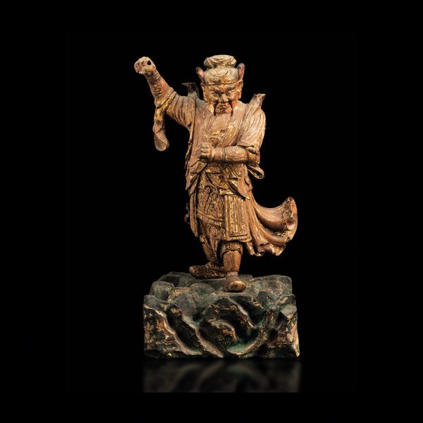 Rara figura di guerriero in legno dorato, Cina, DInastia Yuan (1279-1368)  - Asta Fine Chinese Works of Art - Associazione Nazionale - Case d'Asta italiane