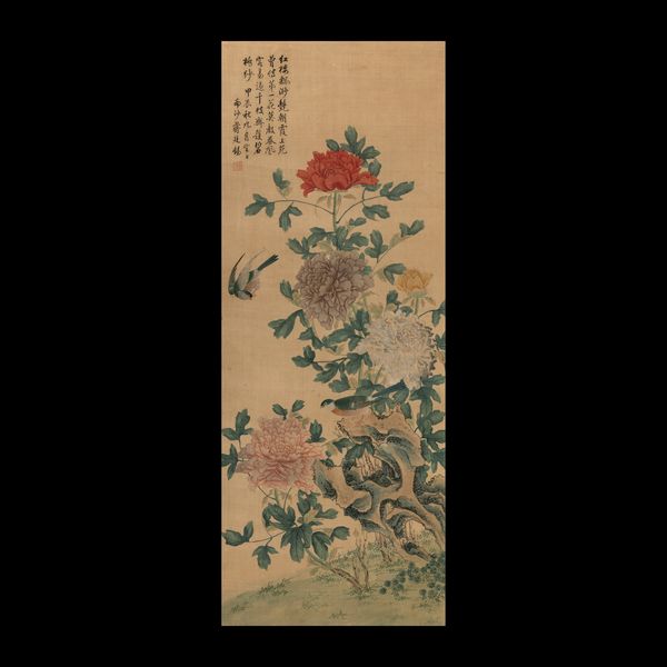 Scroll su carta a decoro di fiori e iscrizioni, Cina, XX secolo  - Asta Fine Chinese Works of Art - Associazione Nazionale - Case d'Asta italiane