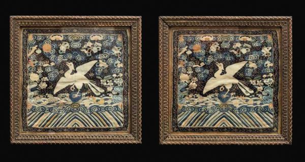 Coppia di tessuti a decoro naturalistico con ricamo in argento, Cina, Dinastia Qing, epoca Jiaqing (1727-1820)<BR>  - Asta Fine Chinese Works of Art - Associazione Nazionale - Case d'Asta italiane