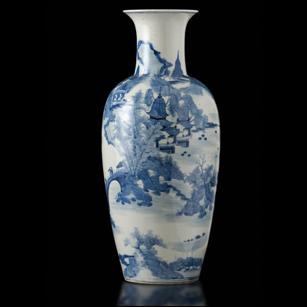 Vaso in porcellana bianca e blu a decoro paesaggistico, Cina, Dinastia Qing, XIX secolo  - Asta Fine Chinese Works of Art - Associazione Nazionale - Case d'Asta italiane