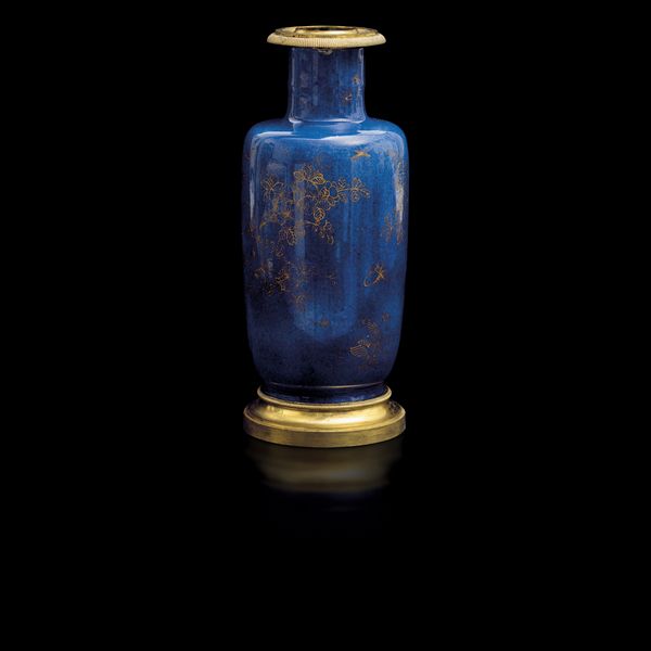 Vaso in porcellana blu poudre decorato in oro con montatura in bronzo, Cina, Dinastia Qing, epoca Kangxi (1662-1722)<BR>  - Asta Fine Chinese Works of Art - Associazione Nazionale - Case d'Asta italiane