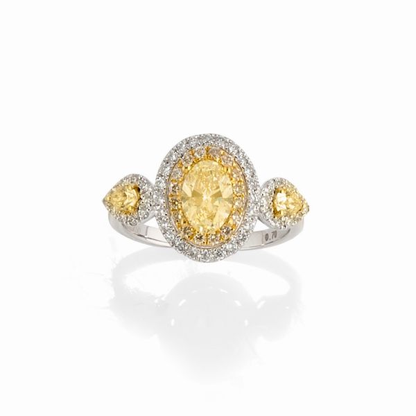 Anello con diamanti fancy yellow  - Asta Gioielli - Associazione Nazionale - Case d'Asta italiane