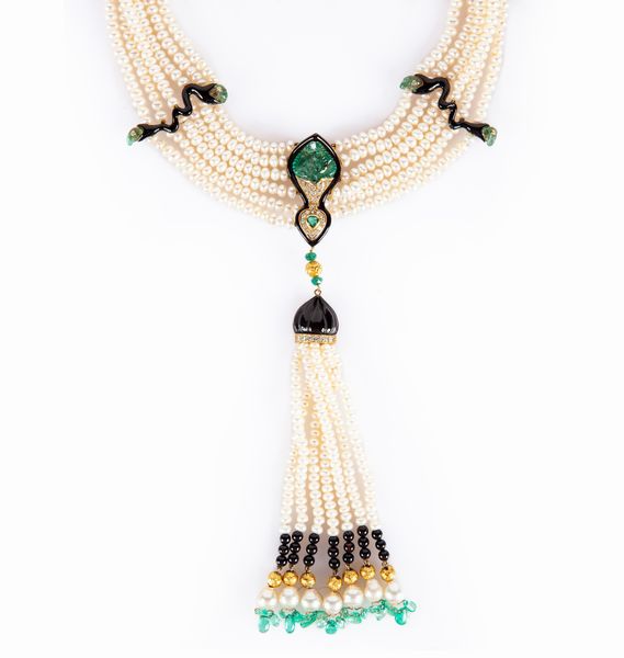 Collana di perle, smeraldi incisi, brillanti e smalti  - Asta Asta Gioielli e Orologi - Associazione Nazionale - Case d'Asta italiane