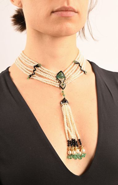 Collana di perle, smeraldi incisi, brillanti e smalti  - Asta Asta Gioielli e Orologi - Associazione Nazionale - Case d'Asta italiane