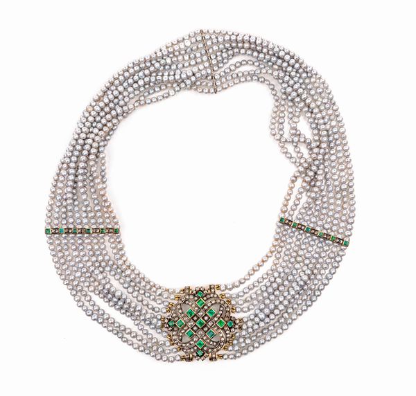 Collana 10 fili di perle grigie, diamanti e smeraldi  - Asta Asta Gioielli e Orologi - Associazione Nazionale - Case d'Asta italiane