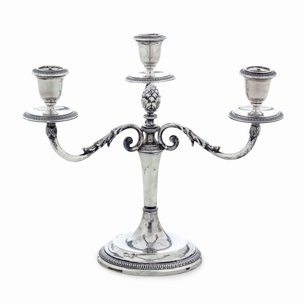 Candelabro a tre fiamme. Argenteria italiana del XX secolo  - Asta L'Art de la Table - Associazione Nazionale - Case d'Asta italiane