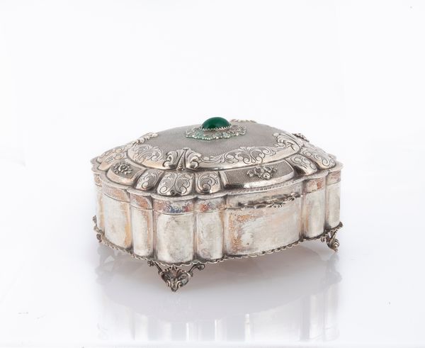 Scatola portagioie in argento 800 con gemma cabochon  - Asta Argenti Antichi e da Collezione - Associazione Nazionale - Case d'Asta italiane