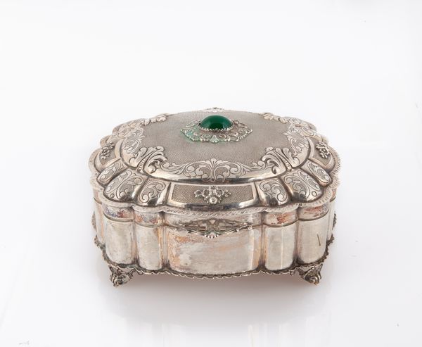 Scatola portagioie in argento 800 con gemma cabochon  - Asta Argenti Antichi e da Collezione - Associazione Nazionale - Case d'Asta italiane