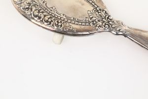 Specchio da toletta in argento, citt di Sheffield, 1901, argentieri Walker & Hall  - Asta Argenti Antichi e da Collezione - Associazione Nazionale - Case d'Asta italiane