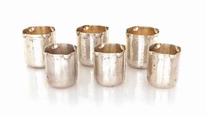 Ventiquattro bicchieri in argento lavorato a mano di due misure  - Asta Argenti Antichi e da Collezione - Associazione Nazionale - Case d'Asta italiane