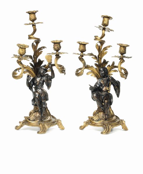 Coppia di candelabri a tre fiamme in bronzo dorato e patinato. Francia XIX secolo  - Asta Dimore Italiane - Associazione Nazionale - Case d'Asta italiane