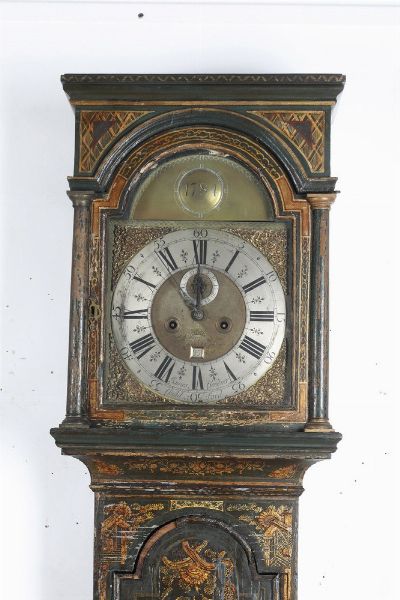 Orologio a torre in legno intagliato e laccato, Inghilterra, XVIII secolo  - Asta Dimore Italiane - Associazione Nazionale - Case d'Asta italiane