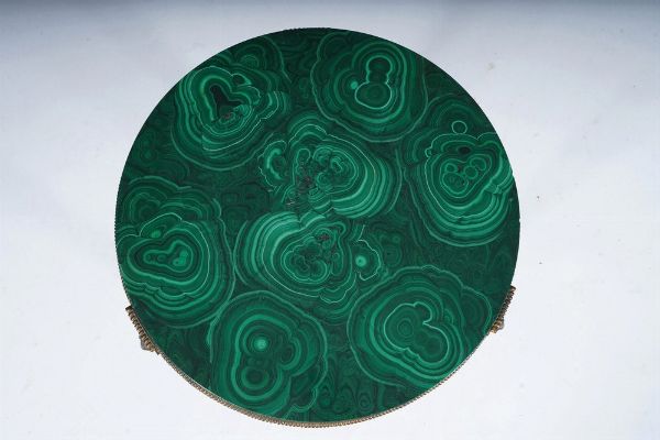 Tavolino in bronzo dorato con piano lastronato in malachite, XX secolo  - Asta Dimore Italiane - Associazione Nazionale - Case d'Asta italiane