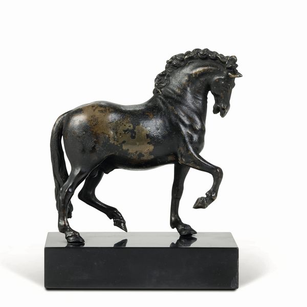 Cavallo al trotto. Arte barocca, inizi del XVII secolo. Fonditore italiano seguace del Giambologna  - Asta Dimore Italiane - Associazione Nazionale - Case d'Asta italiane