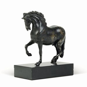 Cavallo al trotto. Arte barocca, inizi del XVII secolo. Fonditore italiano seguace del Giambologna  - Asta Dimore Italiane - Associazione Nazionale - Case d'Asta italiane