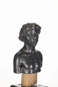 Busto di giovane moro. Fonditore rinascimentale padovano del XVI secolo, prossimo a Andrea Briosco, detto il Riccio  - Asta Dimore Italiane - Associazione Nazionale - Case d'Asta italiane