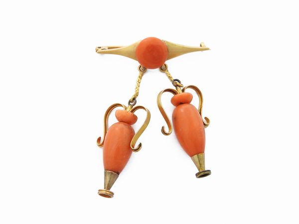 Una spilla, un pendente e due paia di orecchini in oro a vario titolo con coralli rosso arancio  - Asta Gioielli e Orologi - Associazione Nazionale - Case d'Asta italiane