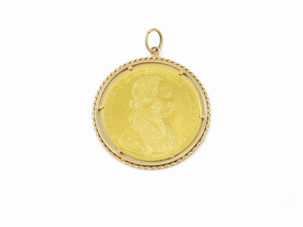 Pendente in oro giallo con un moneta da 4 Ducati Austriaca in oro  - Asta Gioielli e Orologi - Associazione Nazionale - Case d'Asta italiane