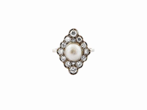 Anello in oro bianco con diamanti e perla  - Asta Gioielli e Orologi - Associazione Nazionale - Case d'Asta italiane