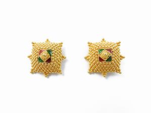 Due paia di orecchini ed una coppia di gemelli in oro ad alto titolo  - Asta Gioielli e Orologi - Associazione Nazionale - Case d'Asta italiane