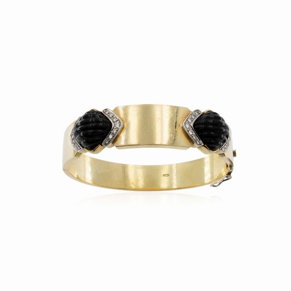 Bracciale a manetta in oro giallo 18kt e onice nero  - Asta Gioielli Orologi | Fashion Vintage - Associazione Nazionale - Case d'Asta italiane