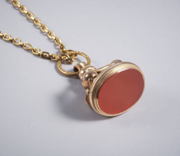 . : Bellissima collana con catena in oro 18k e pendente in oro a basso titolo con corniola grande. Periodo vittoriano .  - Asta GIOIELLI - OROLOGI - ALL I WANT FOR CHRISTMAS Online - Associazione Nazionale - Case d'Asta italiane