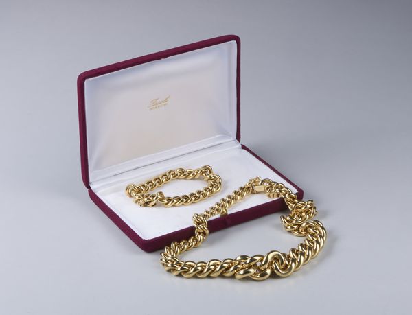 . : Catena in oro giallo 18k con lavorazione a groumette accompagnato da relativo bracciale della medesima lavorazione.  - Asta GIOIELLI - OROLOGI - ALL I WANT FOR CHRISTMAS Online - Associazione Nazionale - Case d'Asta italiane