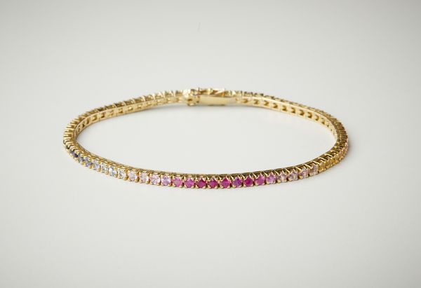 . : Bracciale modello tennis rainbow in oro giallo 18 carati e zaffiri multicolore di 4,60 ct.  - Asta GIOIELLI - OROLOGI - ALL I WANT FOR CHRISTMAS Online - Associazione Nazionale - Case d'Asta italiane