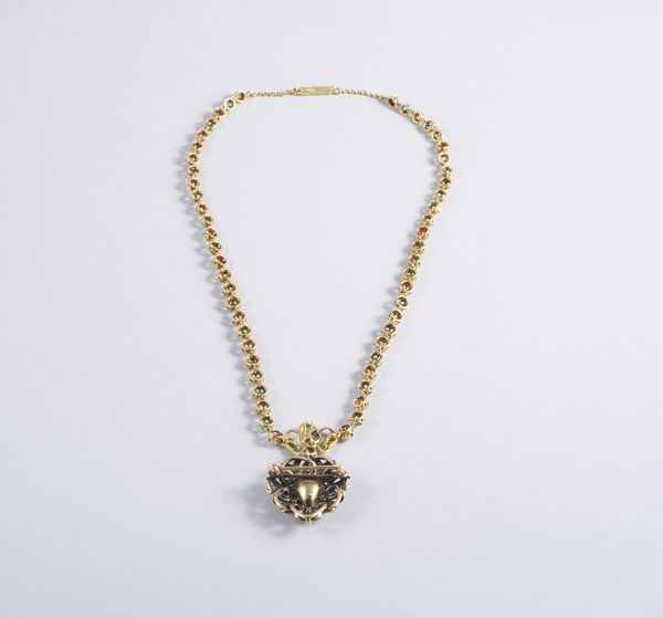 . : Collana con eccezionale e raro ciondolo XIX secolo in argento e oro basso titolo con diamanti taglio antico. Recante uno smeraldo colombiano di forma poligonale del peso stimato di 5 ct. ca.  - Asta GIOIELLI - OROLOGI - ALL I WANT FOR CHRISTMAS Online - Associazione Nazionale - Case d'Asta italiane