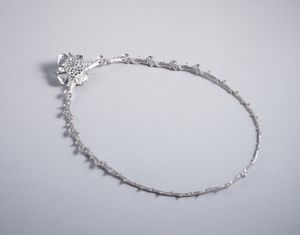 . : Collana artigianale con motivi floreali in oro bianco 18k, con pav di diamanti di 2,50 ct. ca. totali.  - Asta GIOIELLI - OROLOGI - ALL I WANT FOR CHRISTMAS Online - Associazione Nazionale - Case d'Asta italiane