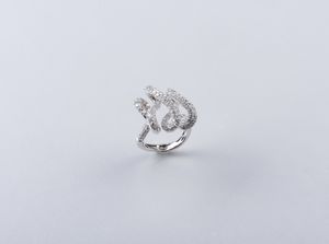 . : Anello in oro bianco 18k con brillanti per un peso tot. di 2,80 ct.  - Asta GIOIELLI - OROLOGI - ALL I WANT FOR CHRISTMAS Online - Associazione Nazionale - Case d'Asta italiane