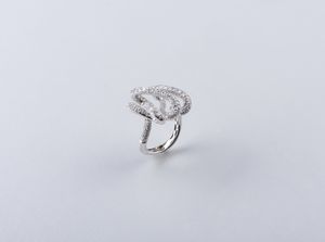 . : Anello in oro bianco 18k con brillanti per un peso tot. di 2,80 ct.  - Asta GIOIELLI - OROLOGI - ALL I WANT FOR CHRISTMAS Online - Associazione Nazionale - Case d'Asta italiane