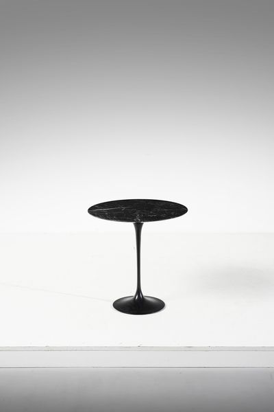 SAARINEN EERO (1910 - 1961) : Tavolo da salotto mod. Tulip per Knoll  - Asta DESIGN E ARTI DECORATIVE DEL NOVECENTO - Associazione Nazionale - Case d'Asta italiane