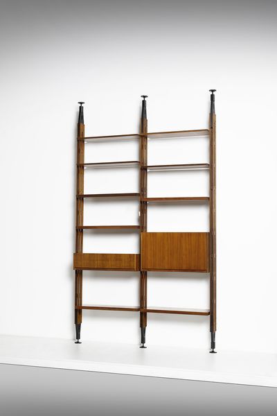 TILCHE PAOLO (1925 - 2000) : Libreria a due campate mod. Giraffa per Arform, Milano  - Asta DESIGN E ARTI DECORATIVE DEL NOVECENTO - Associazione Nazionale - Case d'Asta italiane