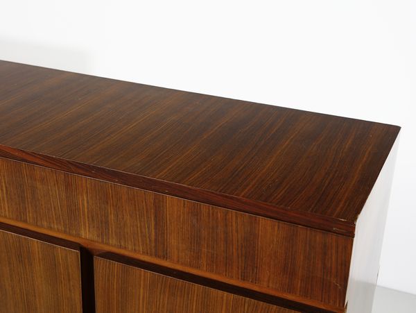 MANIFATTURA ITALIANA : Credenza a sei ante  - Asta DESIGN E ARTI DECORATIVE DEL NOVECENTO - Associazione Nazionale - Case d'Asta italiane