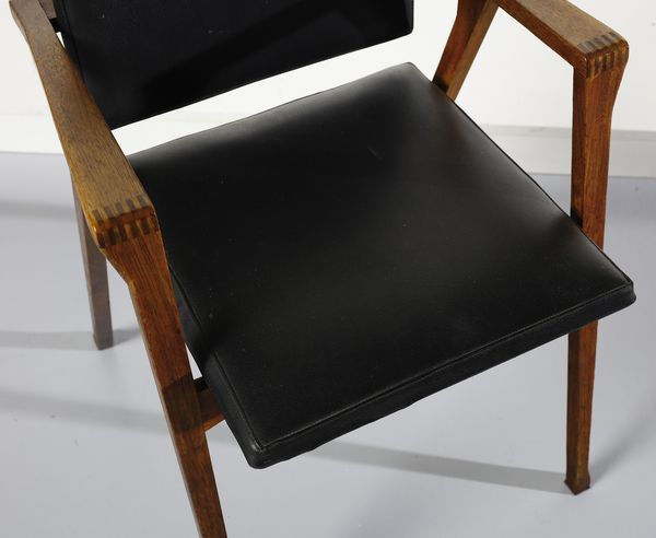 ALBINI FRANCO (1905 - 1977) : Tre sedie con braccioli mod. Luisa per Poggi, Pavia  - Asta DESIGN E ARTI DECORATIVE DEL NOVECENTO - Associazione Nazionale - Case d'Asta italiane