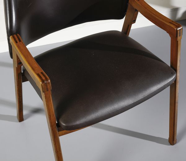 PARISI ICO (1916 - 1996) : Cinque poltroncine mod. 814 per Cassina, Meda  - Asta DESIGN E ARTI DECORATIVE DEL NOVECENTO - Associazione Nazionale - Case d'Asta italiane