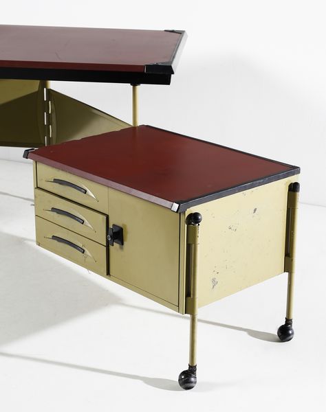 STUDIO BBPR (n. 1932) : Scrivania con cassettiera mobile della serie Spazio Modernista per Olivetti, Ivrea  - Asta DESIGN E ARTI DECORATIVE DEL NOVECENTO - Associazione Nazionale - Case d'Asta italiane