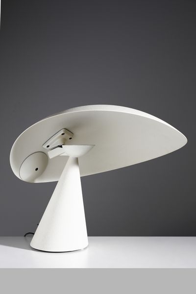 KUROSAWA MASAYUKI (n. 1937) : Lampada da tavolo mod. Lavinia per Artemide, Milano  - Asta DESIGN E ARTI DECORATIVE DEL NOVECENTO - Associazione Nazionale - Case d'Asta italiane