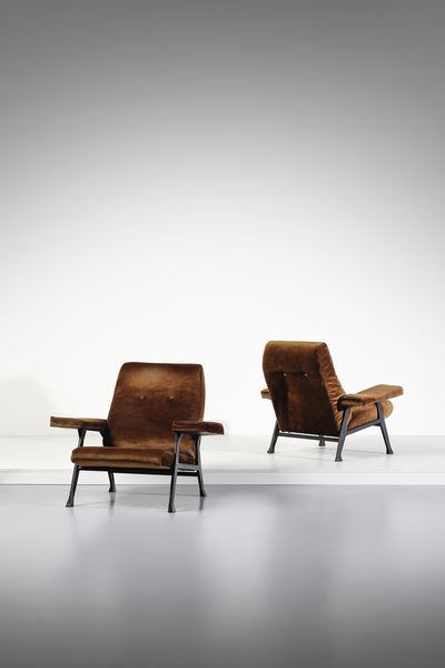 MENGHI ROBERTO (1920 - 2006) : Coppia di poltrone mod. Hall per Arflex, Milano  - Asta DESIGN E ARTI DECORATIVE DEL NOVECENTO - Associazione Nazionale - Case d'Asta italiane