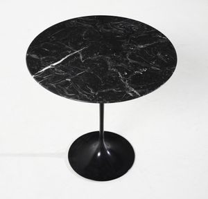 SAARINEN EERO (1910 - 1961) : Tavolo da salotto mod. Tulip per Knoll  - Asta DESIGN E ARTI DECORATIVE DEL NOVECENTO - Associazione Nazionale - Case d'Asta italiane