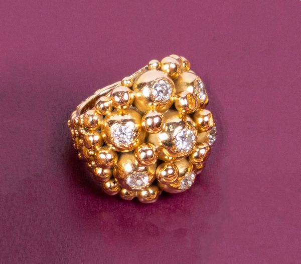 Anello a cupola in oro giallo con diamanti vecchio taglio  - Asta Gioielli e Orologi - Associazione Nazionale - Case d'Asta italiane