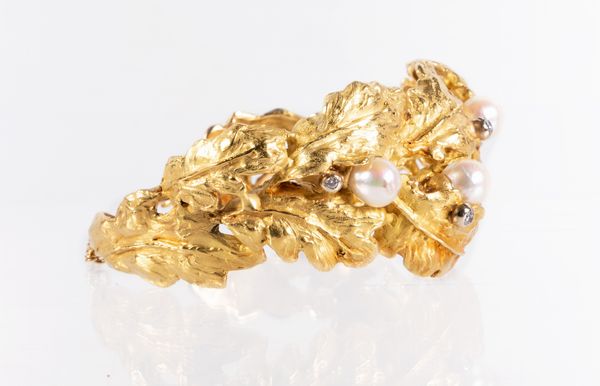 Bracciale a tralcio di foglie in oro giallo con perle e diamanti  - Asta Gioielli e Orologi - Associazione Nazionale - Case d'Asta italiane