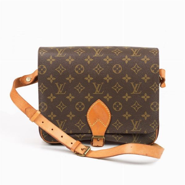 LOUIS VUITTON TRACOLLA CARTOUCHERE  - Asta VINTAGE: BORSE E ACCESSORI DI HERMES, LOUIS VUITTON E ALTRE GRANDI MAISON - Associazione Nazionale - Case d'Asta italiane