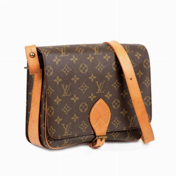 LOUIS VUITTON TRACOLLA CARTOUCHERE  - Asta VINTAGE: BORSE E ACCESSORI DI HERMES, LOUIS VUITTON E ALTRE GRANDI MAISON - Associazione Nazionale - Case d'Asta italiane